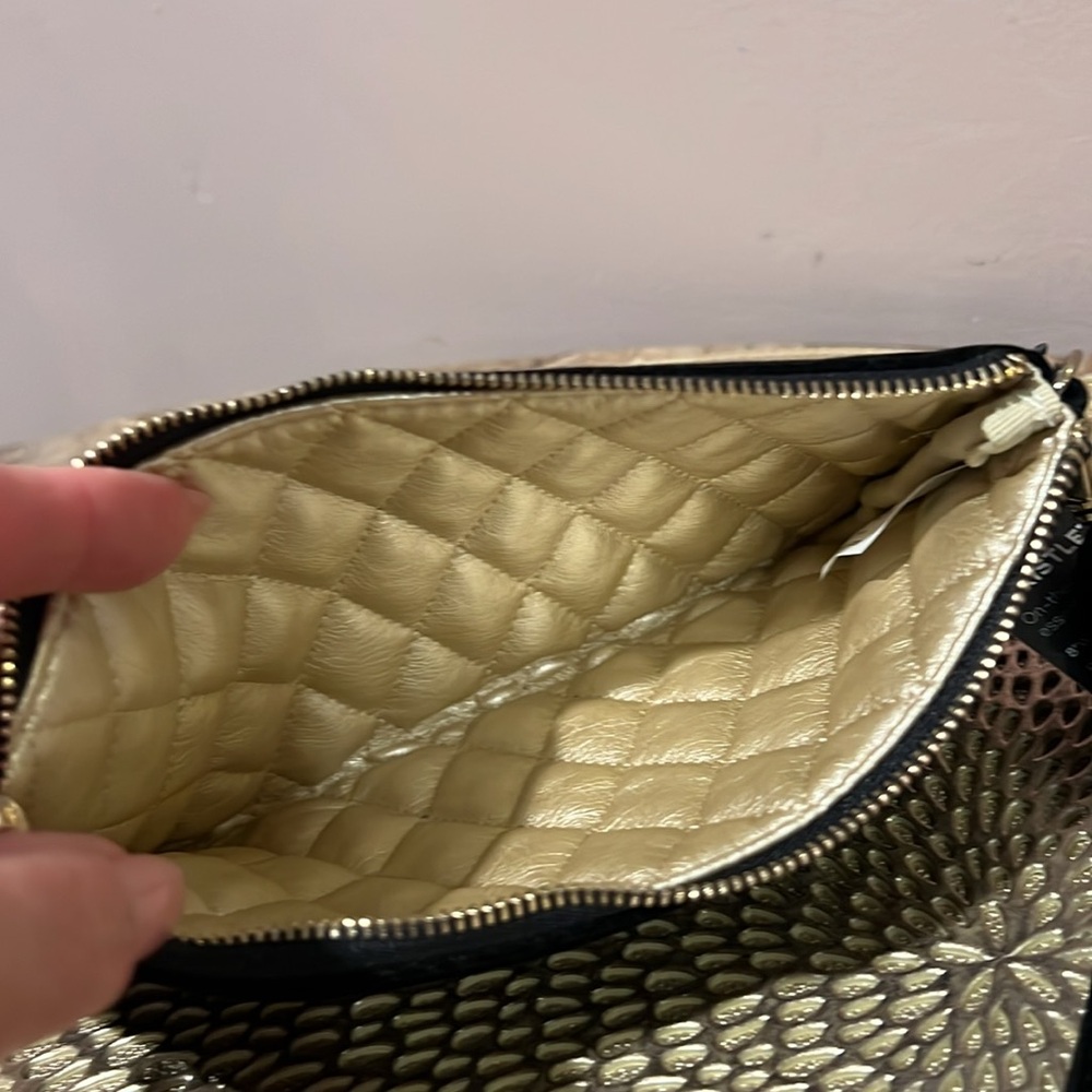 SCOUT Kate Velvet Wristlet Pouch - Picture 6 of 9
